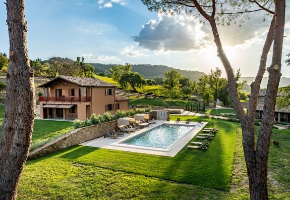La proprietà vista dal retro - Poggio Ambrato 