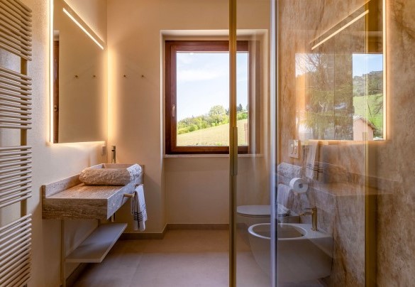 The bathroom en suite with shower n.4 on the first floor - Poggio Ambrato  
