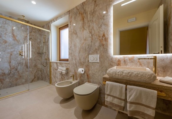 The bathroom en suite with shower n.3 on the first floor - Poggio Ambrato  
