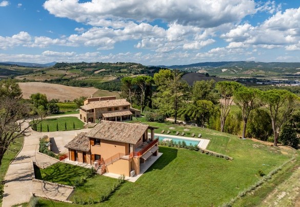 L'annesso e il casale visti dall'alto - Poggio Ambrato