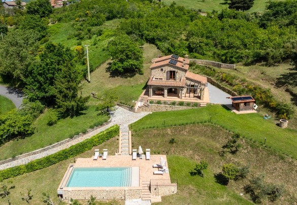 The pool is accessed by crossing the garden and taking a staircase - Poggio delle Lumie