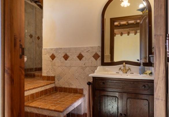 En  suite bathroom with shower n. 2 - first floor - Poggio delle Lumie