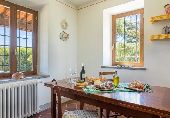 The windows that make the kitchen bright - Poggio Medei