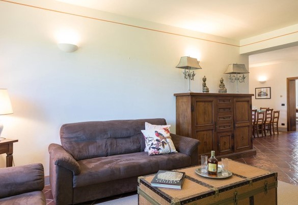 Communicating lounge with dining area - Poggio Medei