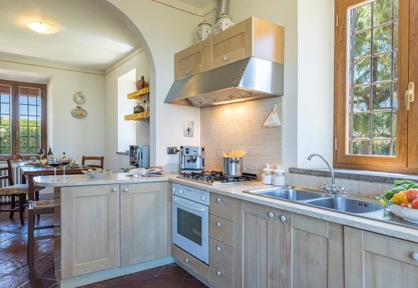 The bright and equipped kitchen - Poggio Medei