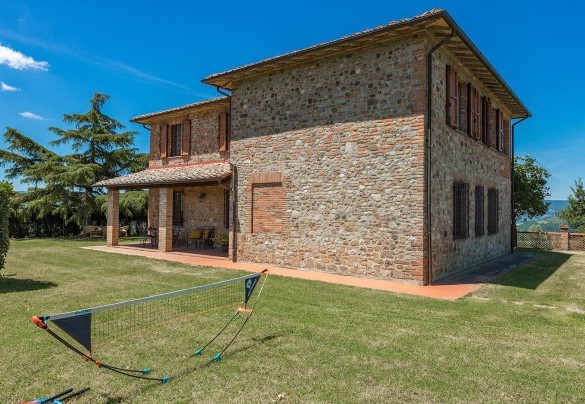 The outdoor play area facing the house - Poggio Medei
