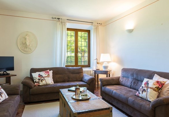 Lounge with comfortable sofas and TV corner - Poggio Medei