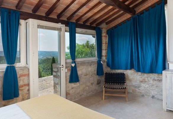 The panoramic windows have darkening courtains – Poggio Novoli