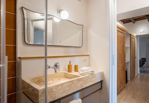 Bathroom with shower on the ground floor of the main house – Poggio Novoli