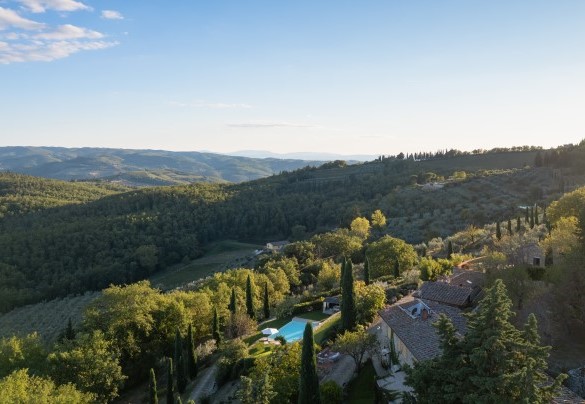 A breathtaking view over the countryside of the Val di Greve, dotted with woods of holm oaks, olive trees and geometries of vines that stretch to the horizon – Poggio Novoli