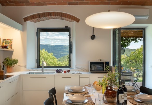 The modern kitchen (with a recess for the washing machine) and the dining area – Poggio Novoli