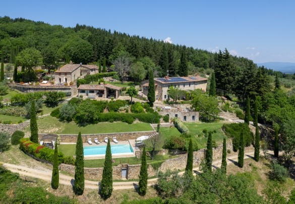 In the heart of Chianti Classico and lied on a hill about 500 m above sea level, with a breathtaking view over the countryside of the Val di Greve – Poggio Novoli
