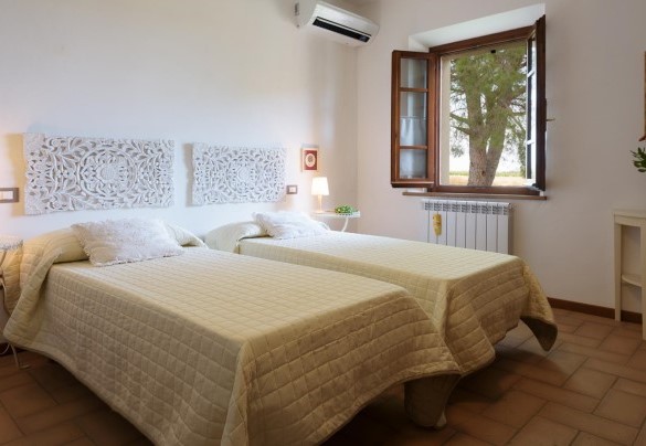 Twin bedroom with joinable beds n.5, with bathroom close, at first floor - Poggio Vistabella 10  