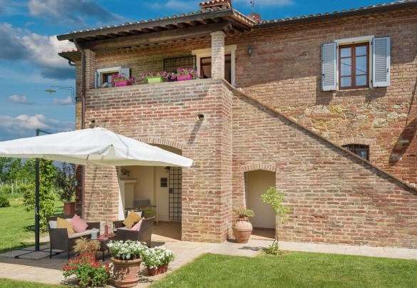 The welcoming country house is built with beautiful bricks - Poggio Vistabella 10
