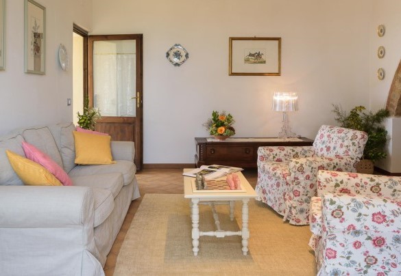 The cozy seating space open with sat Tv - Poggio Vistabella 10
