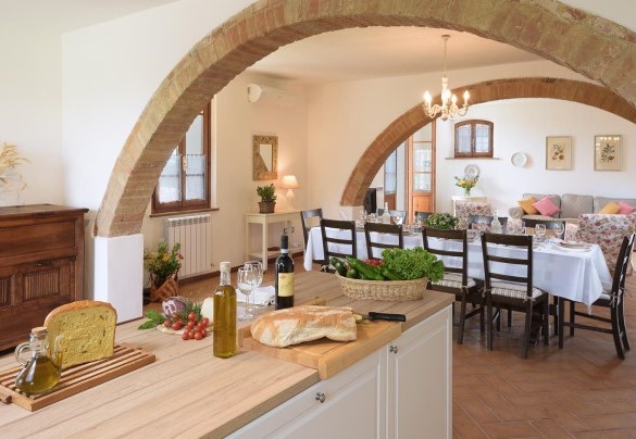 The kitchen and in the background the table set - Poggio Vistabella 10