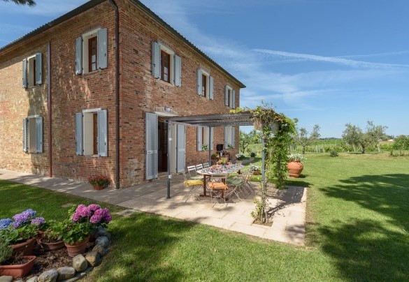 The beautiful house, the pergola and the well-kept park   - Poggio Vistabella 10