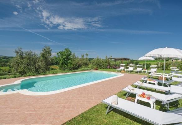 The fenced-in pool lies in a stupendous corner  with a fantastic view  - Poggio Vistabella 10