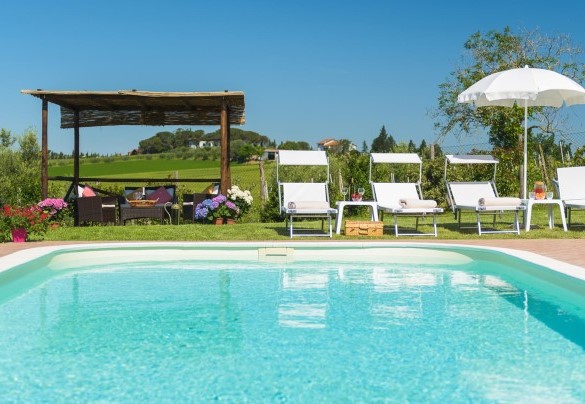 The pool measures 5 x 10 m with the depth ranging from 1.20 to 1.50 m- Poggio Vistabella 10