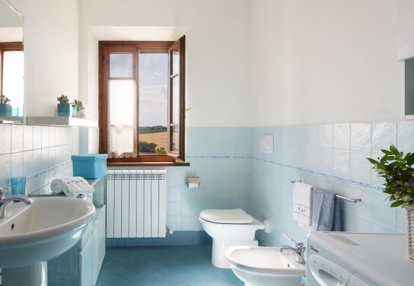 Bathroom with tub n.3 close to bedroom n.3 - Poggio Vistabella 10  