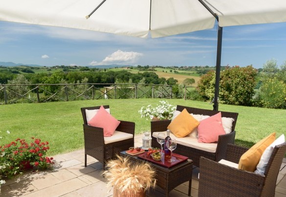 Close to the house the seating area with large umbrella - Poggio Vistabella 10
