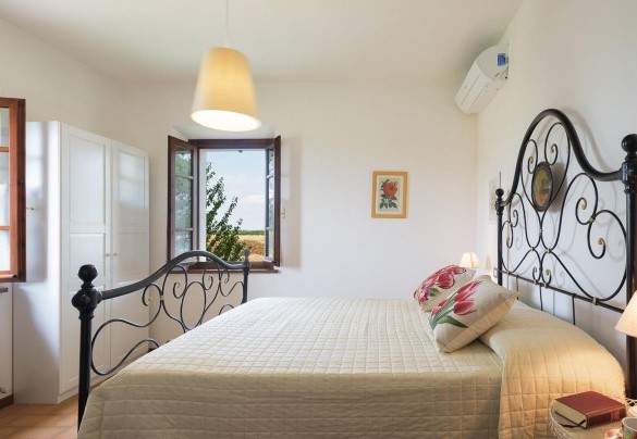 Double bedroom n.4, with bathroom close, at first floor - Poggio Vistabella 10  