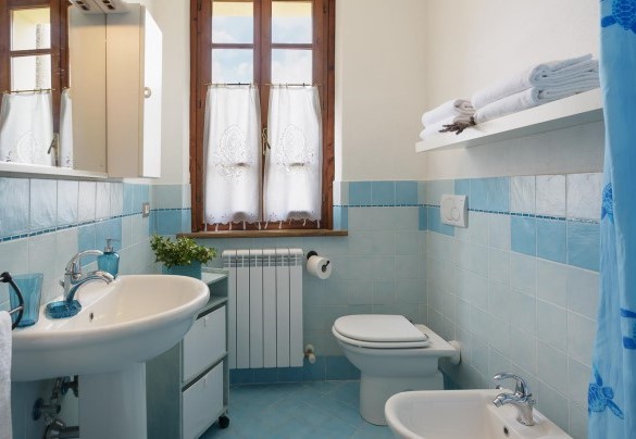 Bathroom with shower n.1 close to bedroom n.1 - Poggio Vistabella 10  
