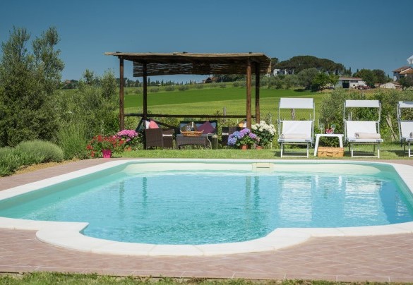 The beautiful pool is reached down a ramp of steps - Poggio Vistabella 10