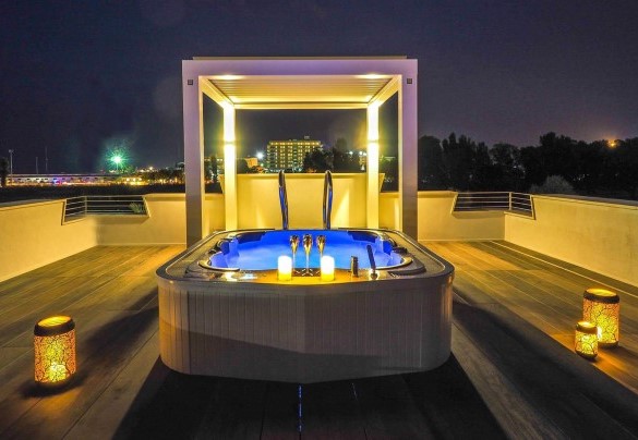 Dopo il tramonto la villa aquista un nuovo charm - Portoverde Beach Villa 