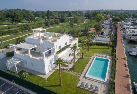 Veduta generale della villa e del giardino - Portoverde Beach Villa 