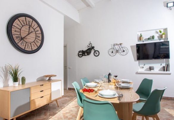 La zona giorno con il tavolo da pranzo - Profumo di Zagara