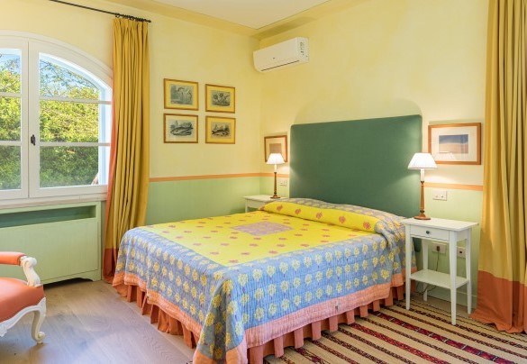Camera matrimoniale n.5 con bagno en-suite, cabina armadio e ingresso indipendente. Villa - Quercia Felice