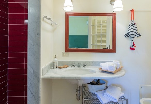 Bagno con doccia n.5 en-suite alla camera n.5. Villa - Quercia Felice