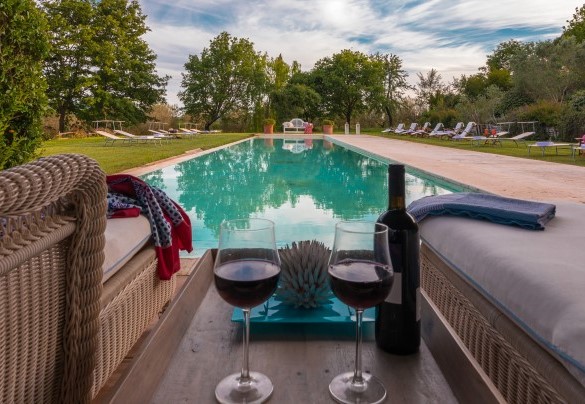 Punto relax del gazebo in piscina - Quercia Felice