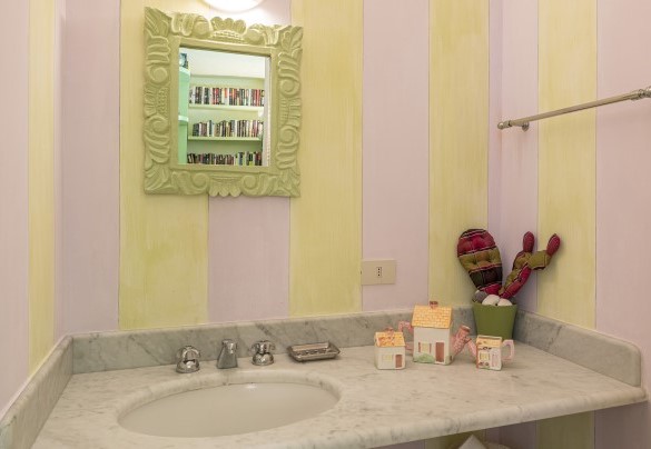 Bagno di servizio n.8 accanto alla cucina. Villa - Quercia Felice 