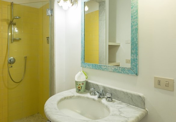 Bagno con doccia n.4 en-suite alla camera n.4. Villa - Quercia Felice 