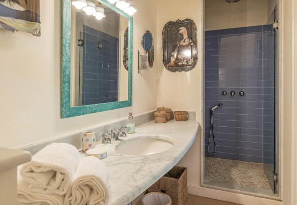 Bagno con doccia n.2 en-suite alla camera n.2. Villa - Quercia Felice
