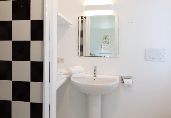 Bagno con doccia n.7 en-suite alla camera n.7. Villa - Quercia Felice
