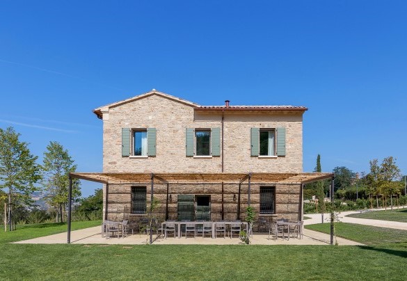 The Relais is an elegant country house in stone and plaster, skilfully renovated – Relais Corbaia