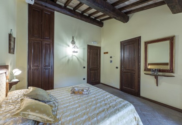Double bedroom n.5 on the first floor, Annex n.1 - Residenza Collefiorito