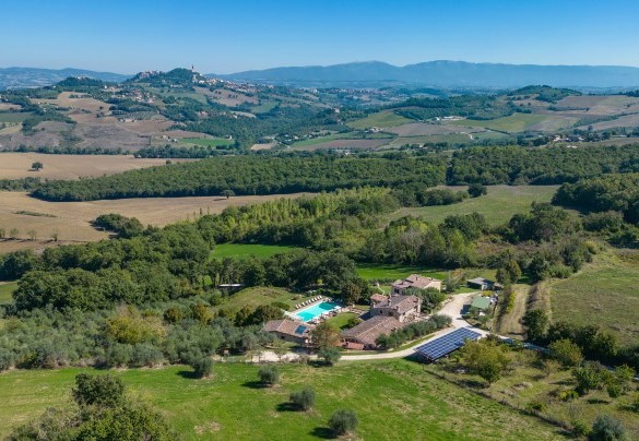 Super panoramic position facing Todi and its basilica - Residenza Collefiorito
