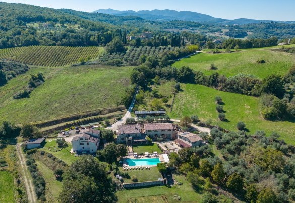 The residence is framed by a verdant and pristine landscape - Residenza Collefiorito