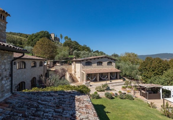 Panoramic view from the main house towards annex n.1 and annex n.2 - Residenza Collefiorito