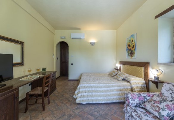 Double bedroom n.12 on the ground floor, Annex n.2 - Residenza Collefiorito