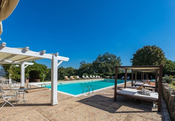 Detail of the well-equipped solarium to guarantee full relaxation and privacy - Residenza Collefiorito