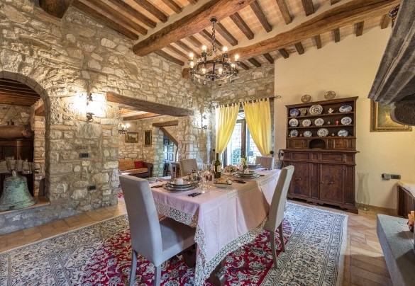 Dining room, on the ground floor, in the main house - Residenza Collefiorito