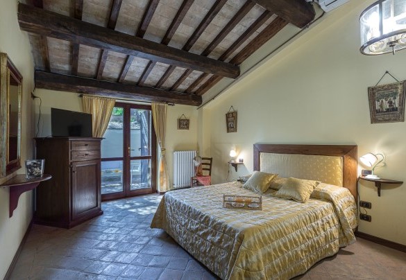 Double bedroom n.5 on the first floor, Annex n.1 - Residenza Collefiorito