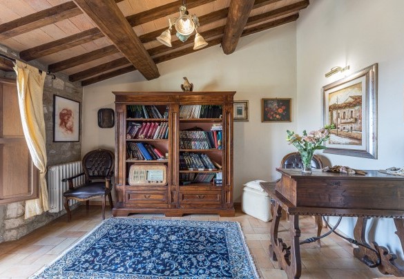 Study corner with panoramic balcony, in the main house - Residenza Collefiorito  