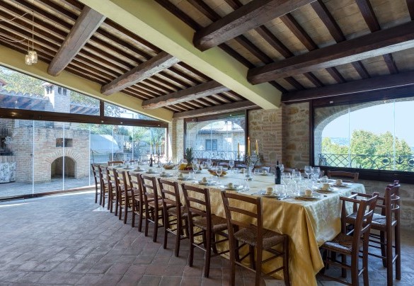 The dining room communicates comfortably with the barbecue area - Residenza Collefiorito