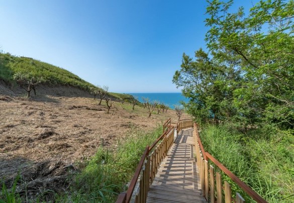 Passerella per raggiungere la spiaggia - Ripari di Giobbe 6+2